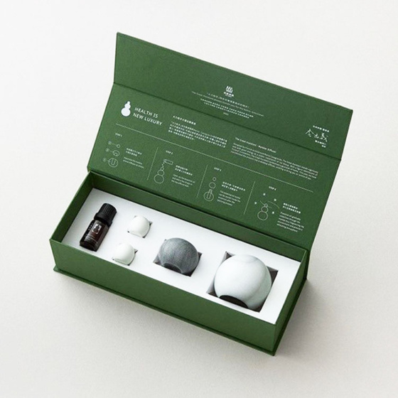 Custom Packaging Boxes With Logo Luxury Magnetic Closure Rigid Gift Boxes With Sponge Insert